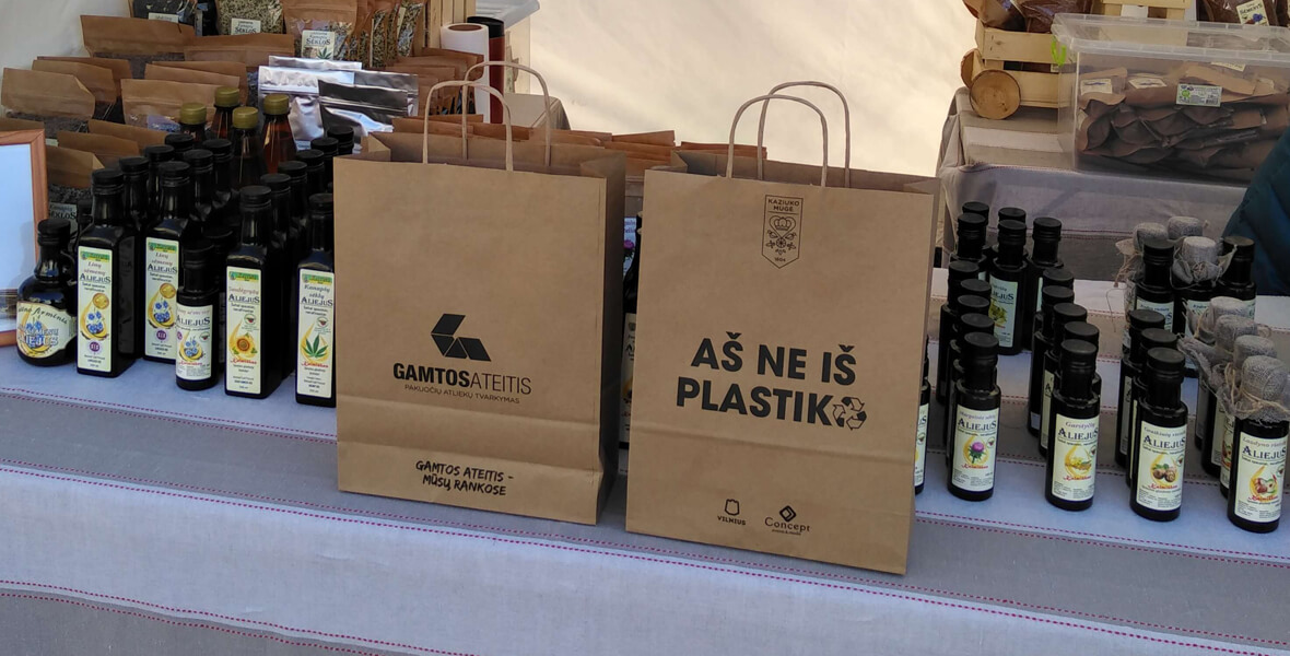 Kaziuko mugės suvenyrai – į tvaresnius„Gamtos ateitis“ pirkinių maišelius „Aš ne iš plastiko“